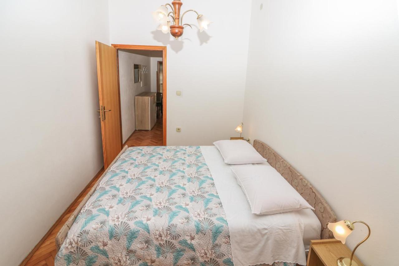 Apartment Marulic In Old Town 바슈카 외부 사진