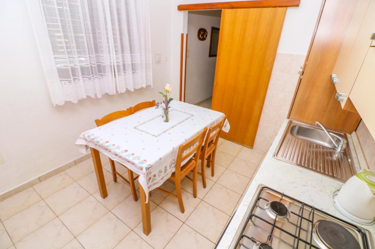 Apartment Marulic In Old Town 바슈카 외부 사진