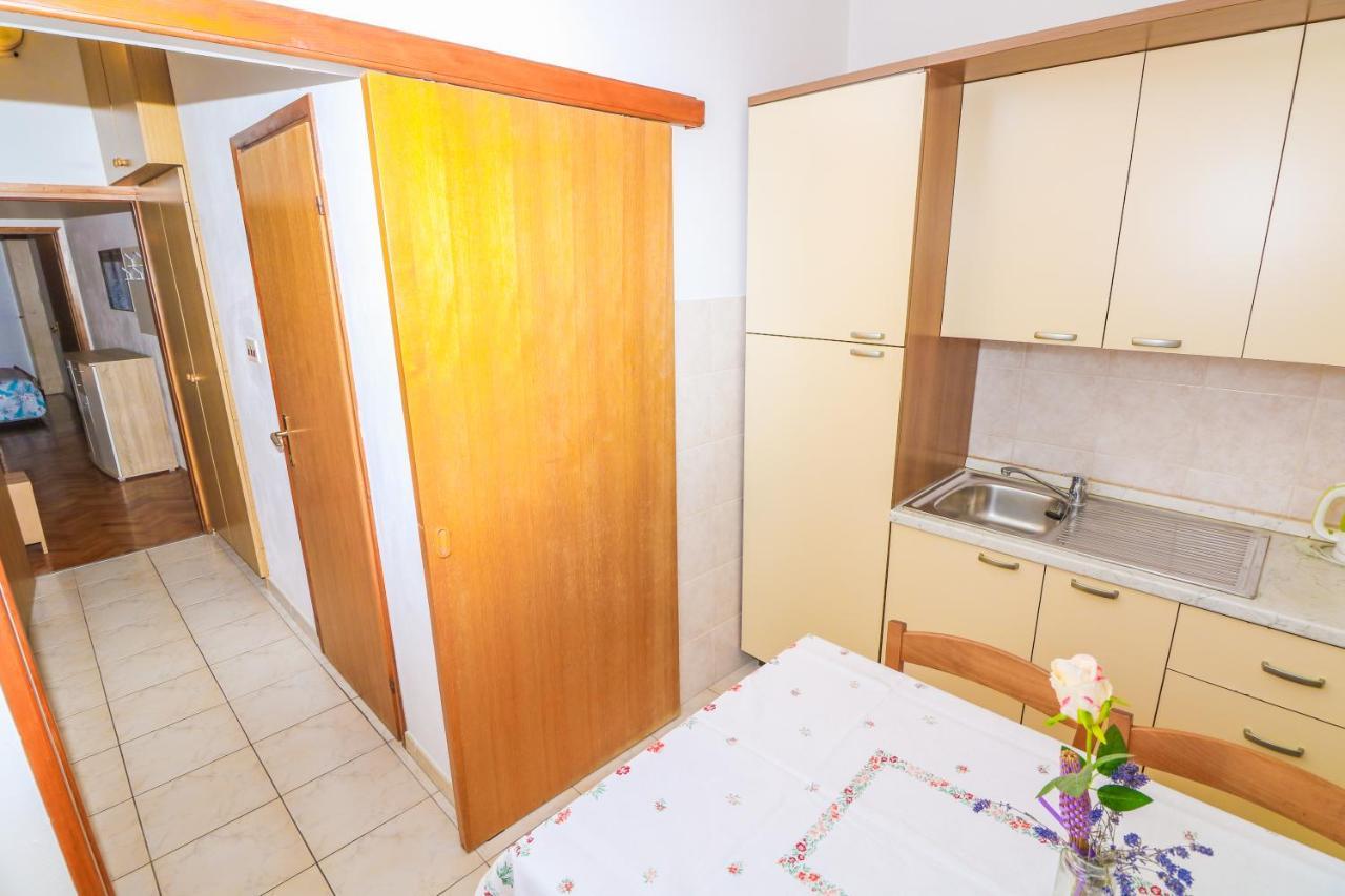 Apartment Marulic In Old Town 바슈카 외부 사진