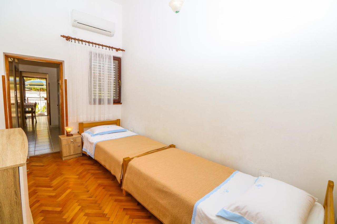 Apartment Marulic In Old Town 바슈카 외부 사진
