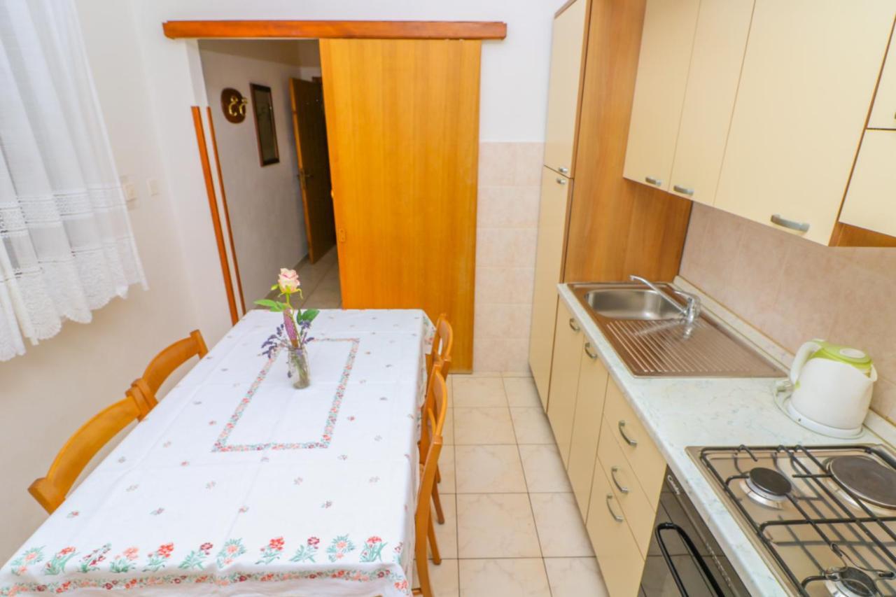 Apartment Marulic In Old Town 바슈카 외부 사진